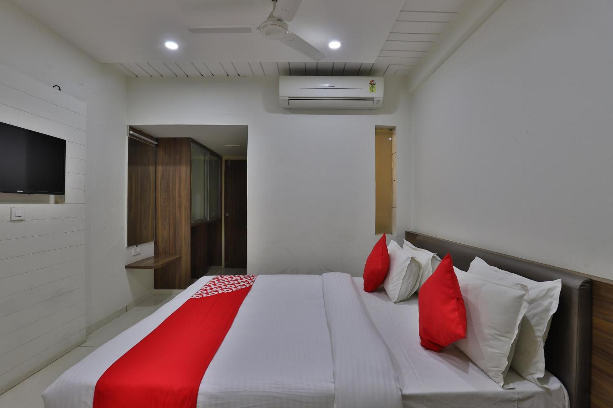 Collection O Hotel Panchsheel Вадодара Экстерьер фото