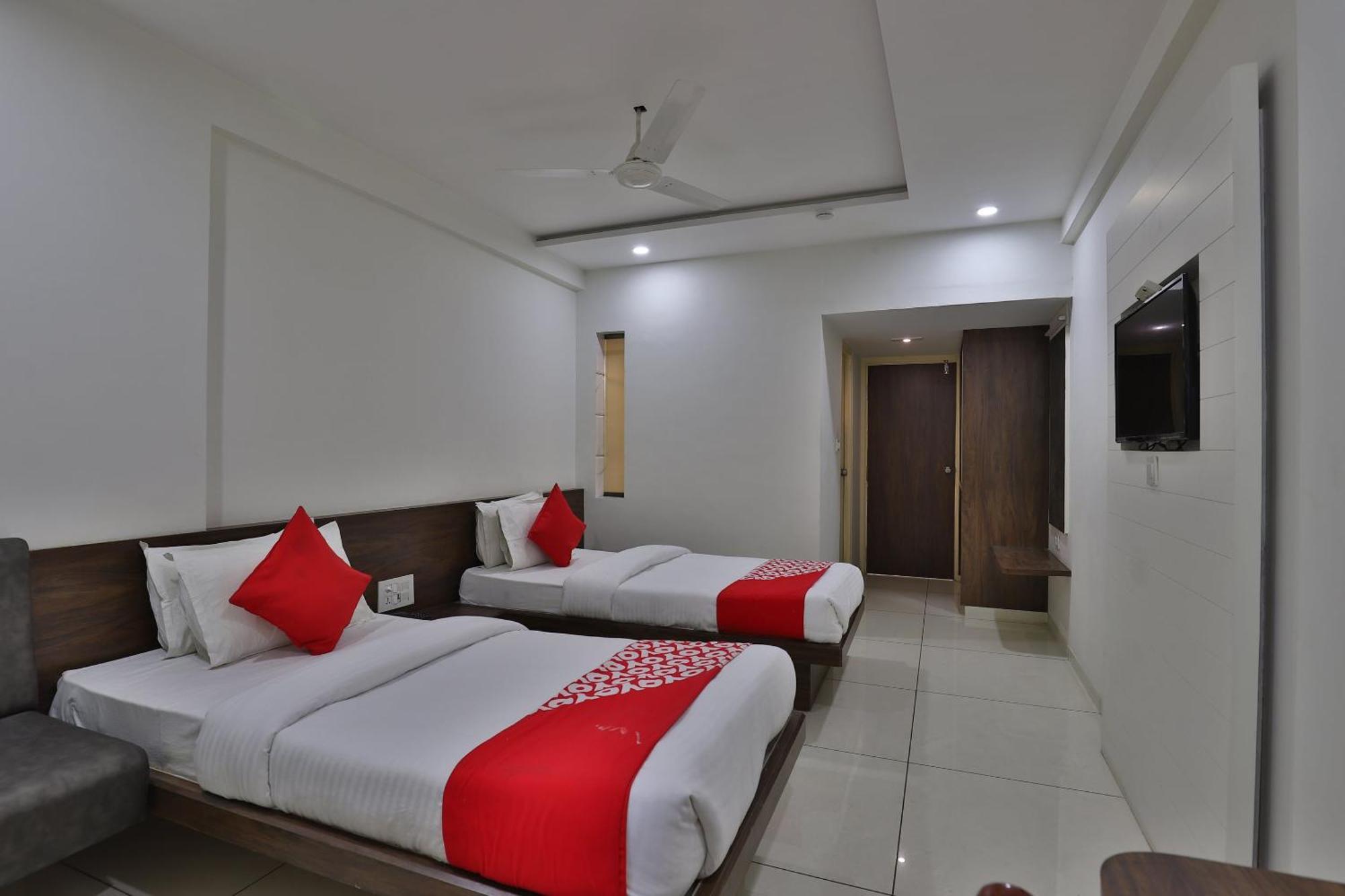 Collection O Hotel Panchsheel Вадодара Экстерьер фото
