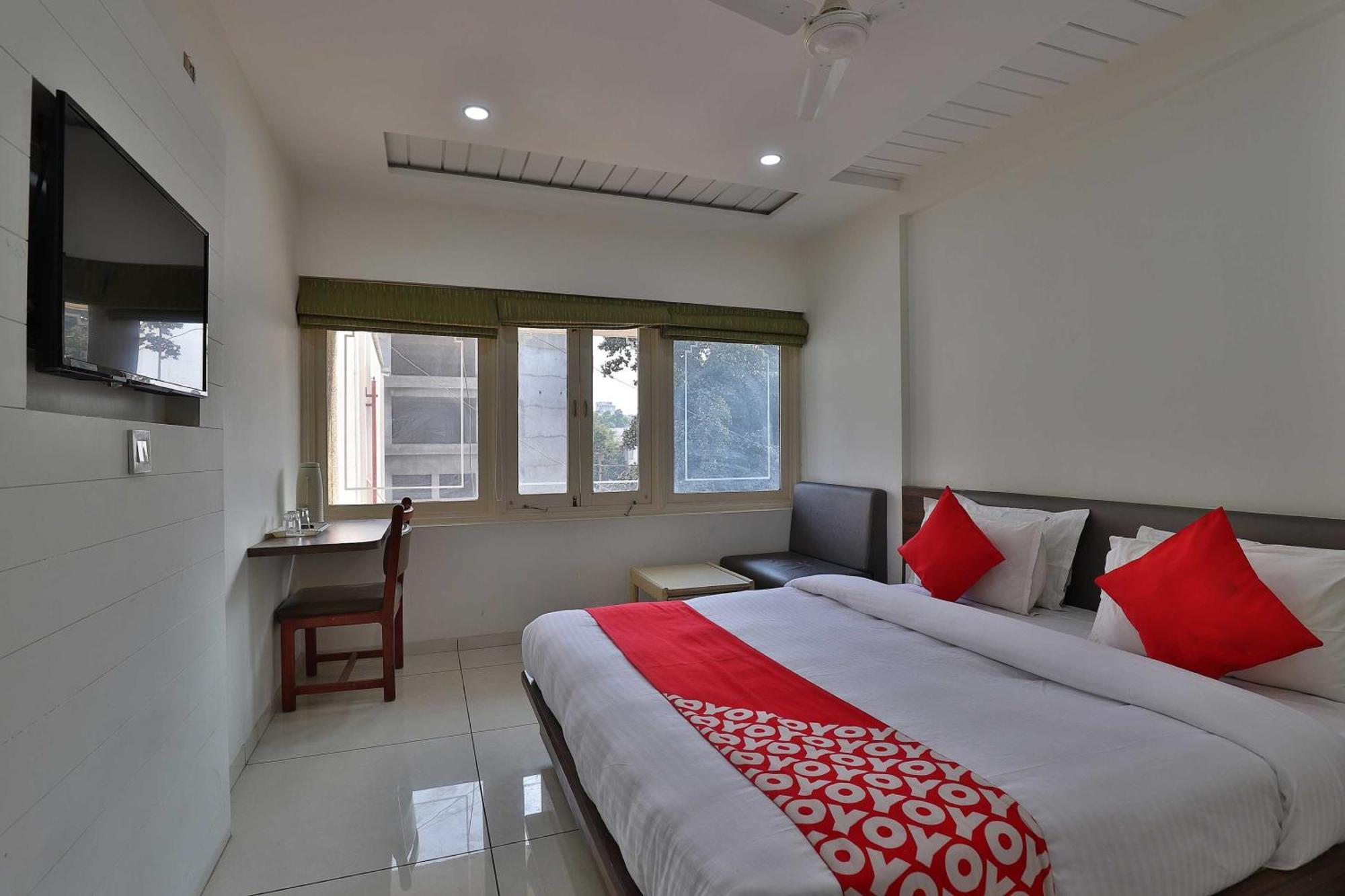 Collection O Hotel Panchsheel Вадодара Экстерьер фото